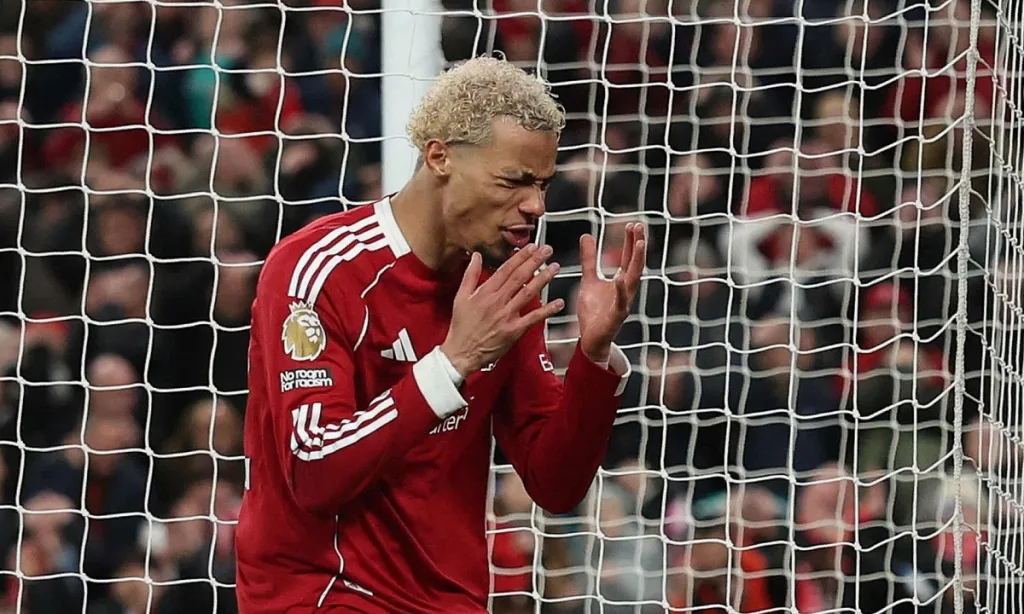 Man City thắng ngược Liverpool nghẹt thở ở phút bù